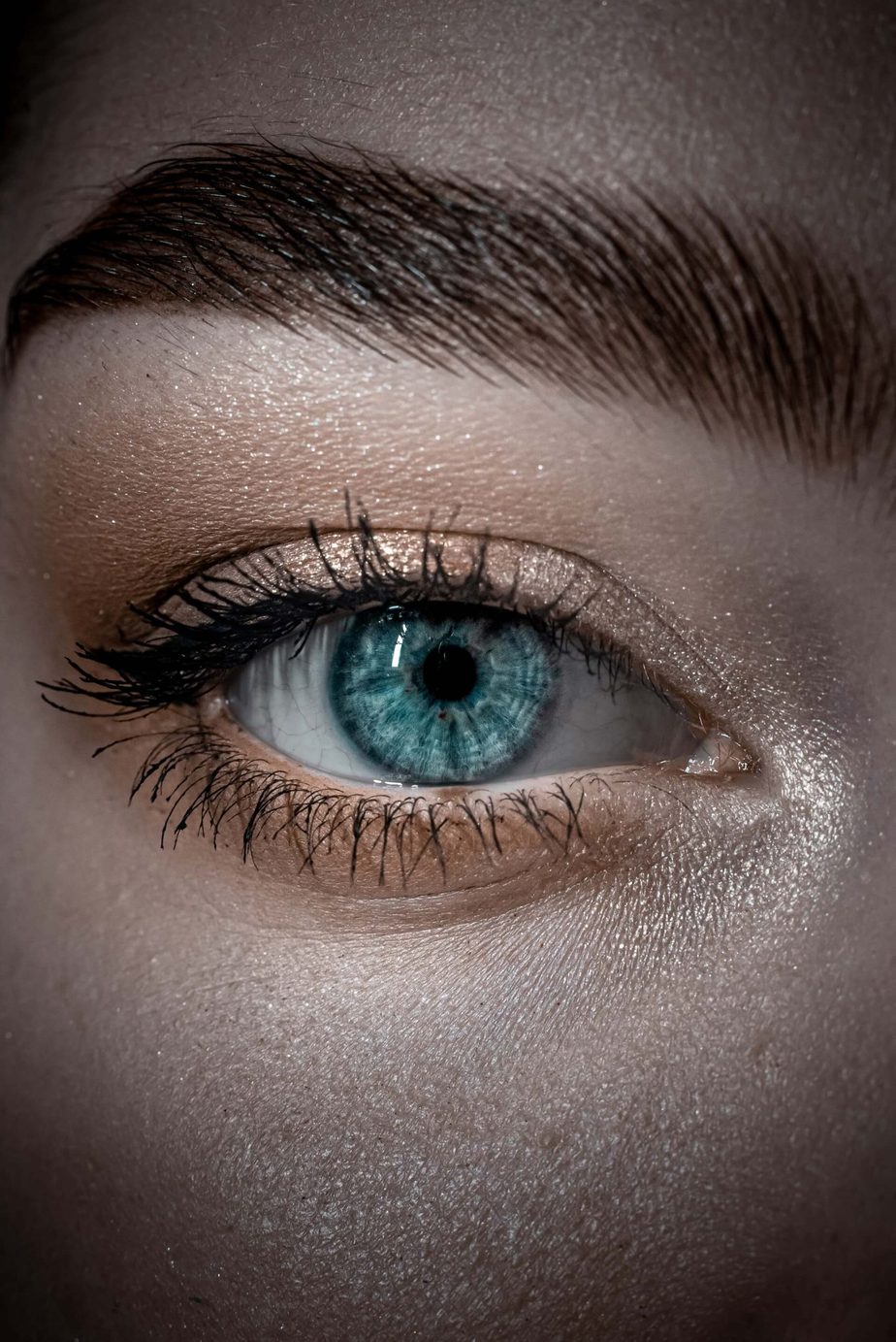 Make-up styles perfect for <strong>blue-eyed women</strong>